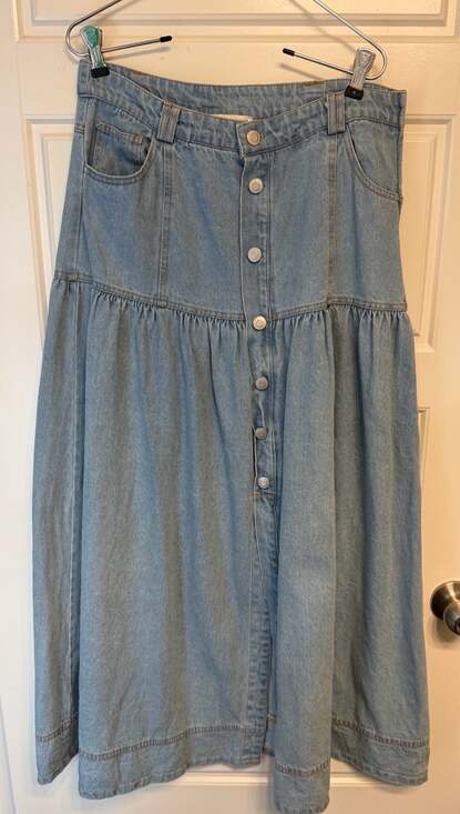 Moon River Dresses & Skirts - Moon River Light Wash Button-Down Tiered boho/western Denim Midi Skirt Size M